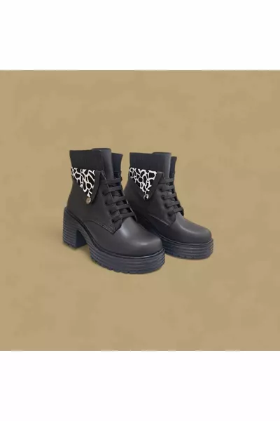 Schwarze Stiefel mit Absatz mit Leopardenmuster