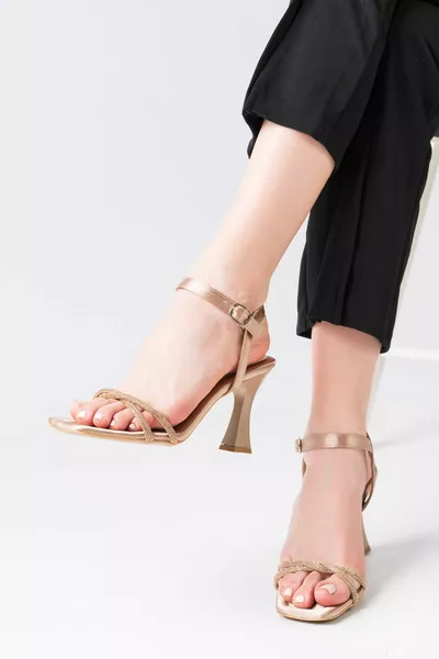 عارية (المنك) الساتان العظام الوحيد مخيط الصليب الحجر مساء اللباس أحذية نسائية