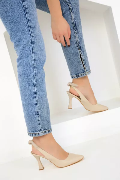 كعب كلاسيكي نسائي بيج 