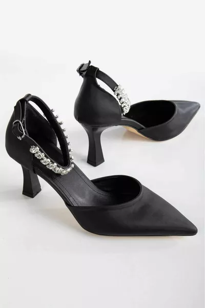 Класически дамски обувки с токчета