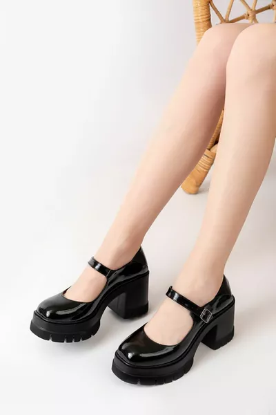 حذاء باليه واحد أسود لامع جلد بكعب 8 سم