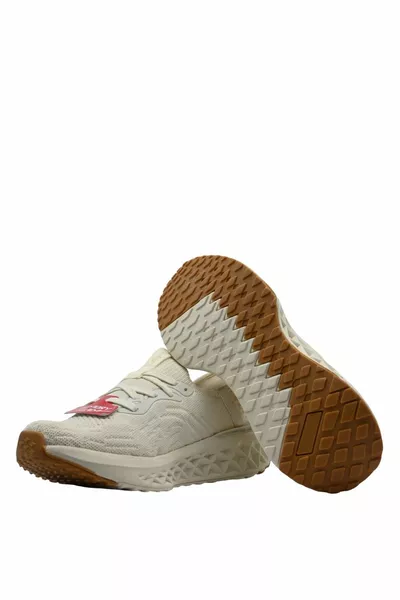 أحذية رياضية نسائية