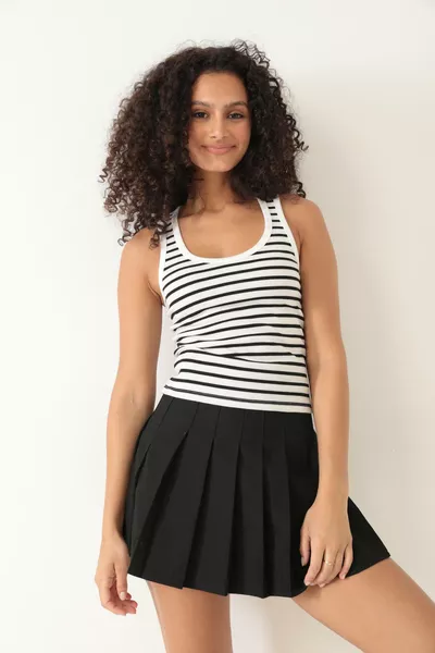 Amida Schwarz Gestreiftes, Rippoptik Basic Cropped Damen-Top mit breiten Trägern - 