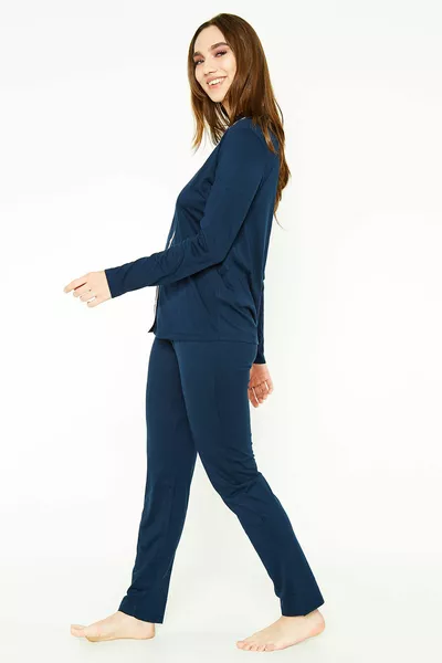 طقم بيجامة قميص نسائي كلاسيكي باللون الأزرق الداكن