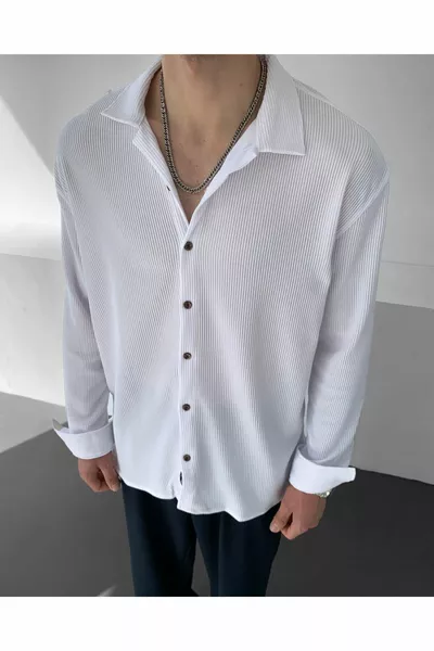 Мужская белая рубашка в рубчик с текстурой пуфика