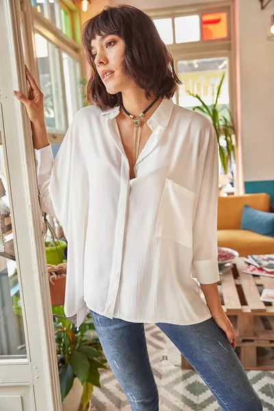 Женская шебби рубашка с белыми карманами 