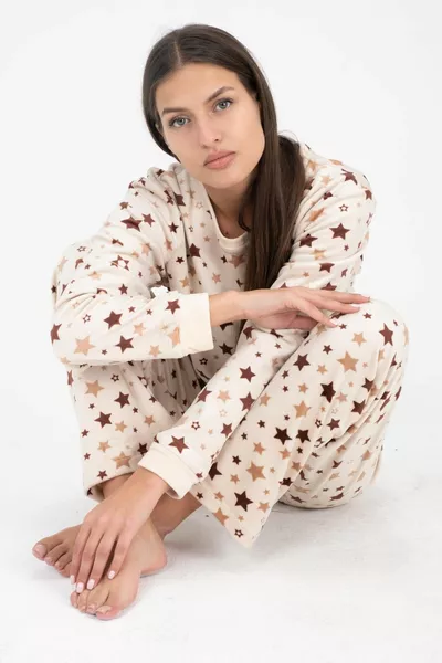 طقم بيجاما نسائي شتوي ناعم جدًا بنجوم وكريم