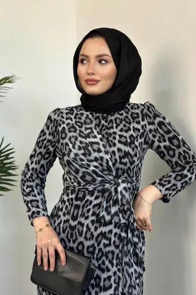 منقوشة التعادل مساء اللباس رمادي