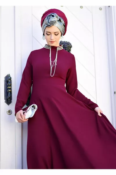 المرأة الأرجواني (بوغانفيل) خط العنق الحجر مطرزة مساء اللباس 