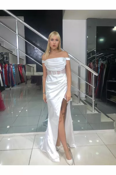 أبيض الساتان مساء اللباس شق الخصر الدانتيل مفصلة الصدر رايات