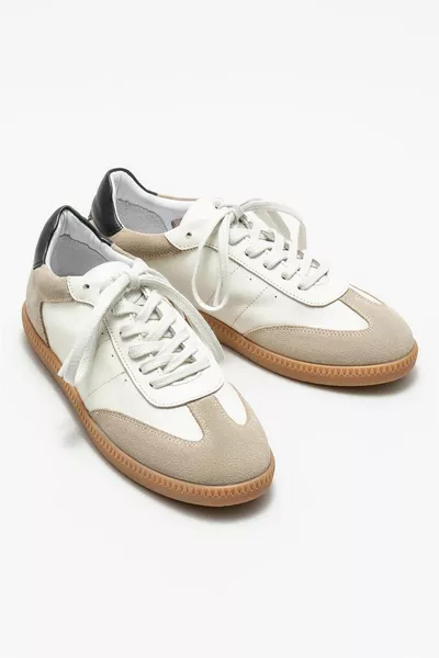 حذاء رياضي نسائي جلد بيج