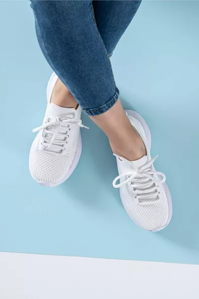 بريتني وايت سنيت نيكرز