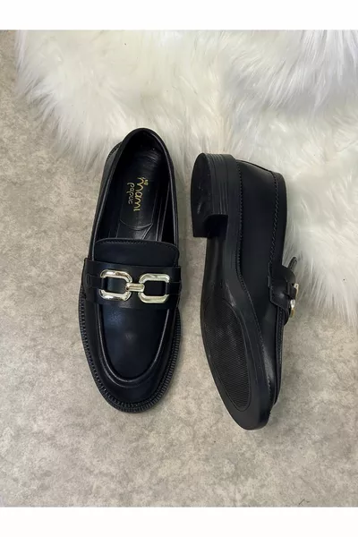 عارضة سوداء الجلد المرأة المتسكع منخفض الكعب نمط سلسلة وحيد البيضاوي اصبع القدم المتسكعون 