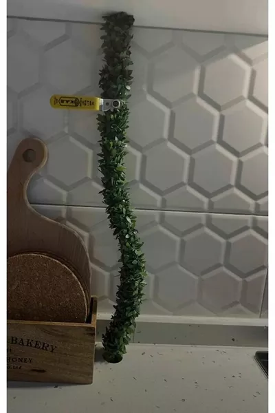 زهرة صناعية على شريط بطول 7.5 متر بسلك، تاج متسلق بأوراق صغيرة (1 سم) لتزيين أنبوب الغاز