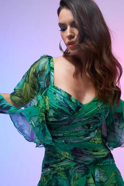 الأخضر مشربة منخفضة قصة مساء اللباس