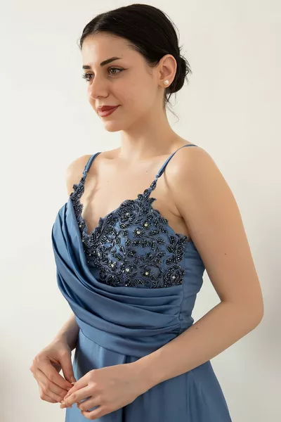 Сатенена рокля от креп 