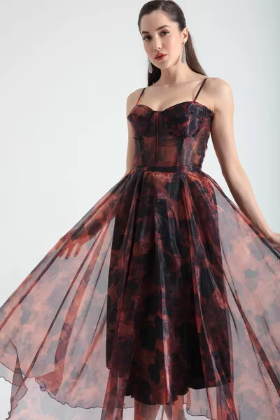 المرأة البني تصميم الأورجانزا مساء اللباس