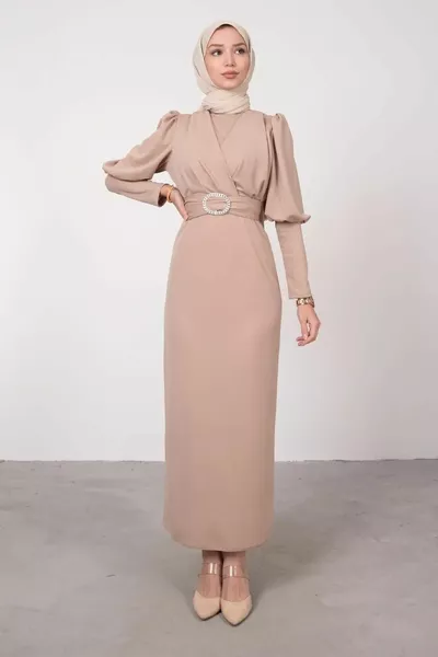 Abendkleider mit Bleistiftkreuz und Gürtel