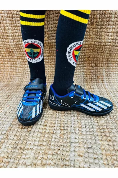 أحذية كرة القدم للأولاد