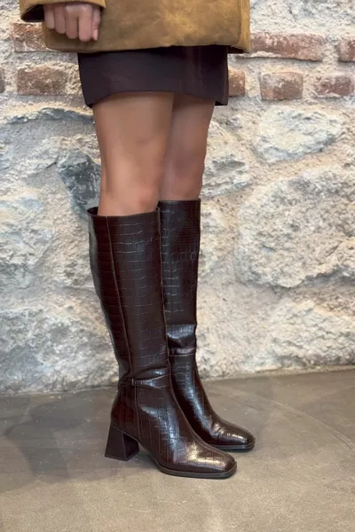 روجر براون منقوشة حادة اصبع القدم المرأة أحذية ذات كعب سميك