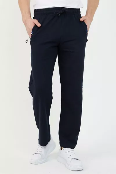 بنطال رياضي رجالي كحلي بسحاب وجيوب وتفاصيل تطريز، بساق مستقيمة وقصة مريحة من قماش فاخر