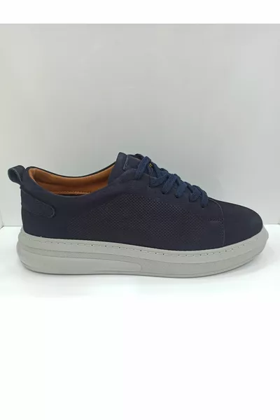 Классические кроссовки нового сезона