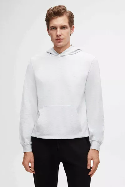 سويت شيرت قطن رمادي بشعار وبقصة مريحة