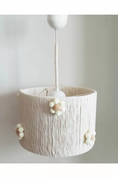 Цилиндрична макраме кремава лампа с помпони и цветя за стая за младежи или бебета, окачена полилей