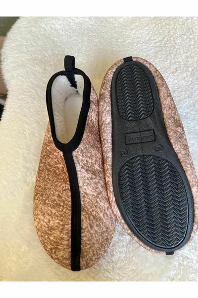 Зимна дишаща козина вътре в домашни ботуши/ботуши