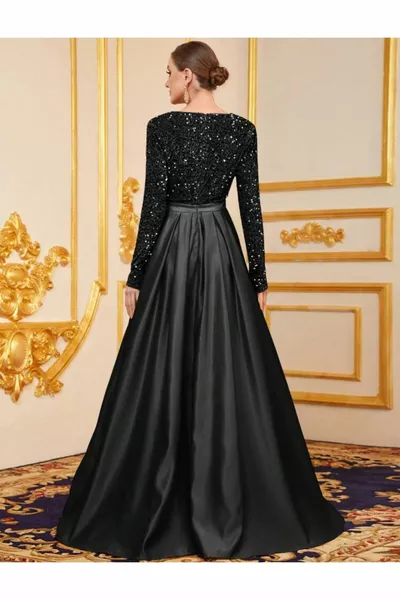 فستان سهرة طويل من الترتر مع تنورة من الساتان