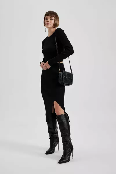 Fitted Glossy Fabric Knitwear Midi Skirt with Slit au