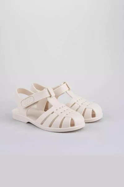 صنادل عاجية للبنات