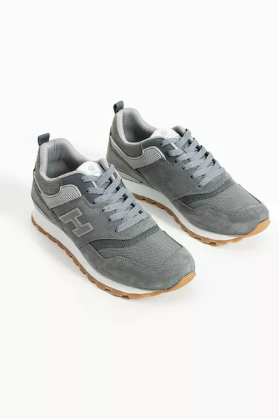 جلد طبيعي من أوروغواي يلتقي بحذاء رياضي رجالي رمادي