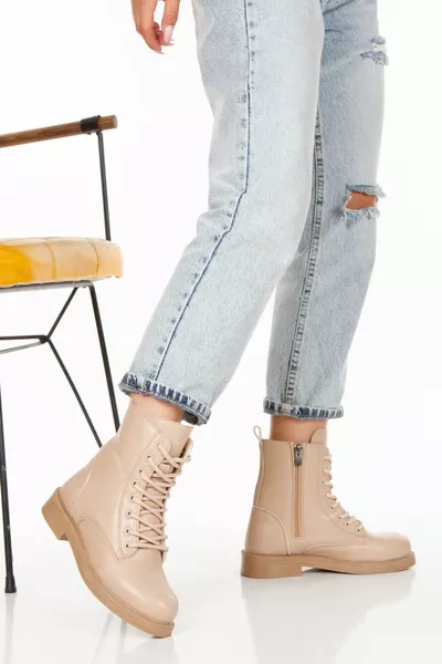 Дамски ботуши с цип с връзки и подметка