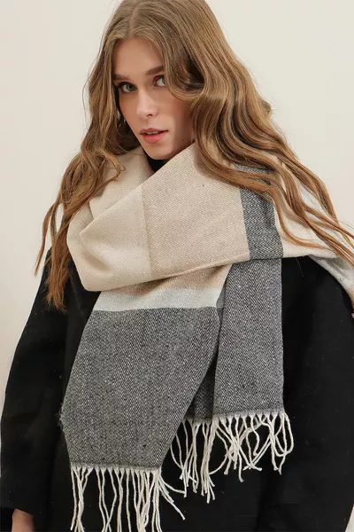 Дамски Бежов Мек Текстуриран Смесен Раиран шал 