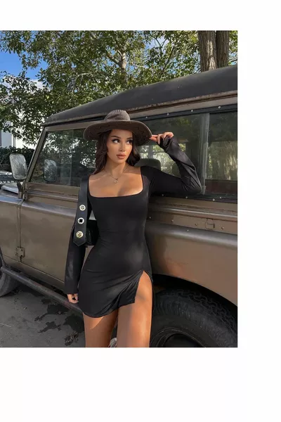 дамска мини рокля с квадратно деколте с испански ръкав и дълбока цепка