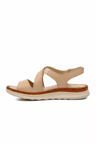 y Бежови дамски сандали от естествена кожа