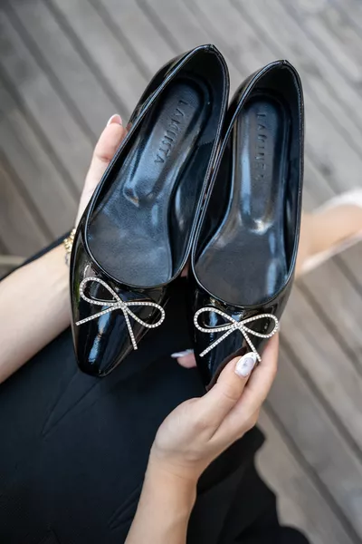 Piero Black Stone Bow Accessoire à bout pointu détaillé Ballerines femme