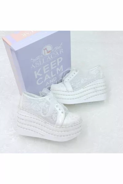  سم مريح مبطن كعب أوف وايت أحذية الزفاف الرياضية Aslı Acar