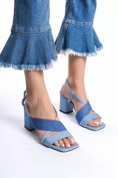 Дамска лента Детайлни ежедневни сандали 