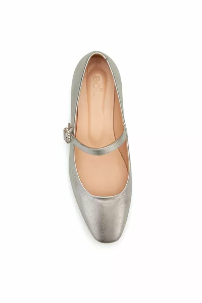 أحذية الباليه الجلدية