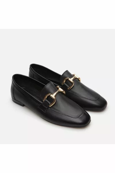 أحذية نسائية سوداء