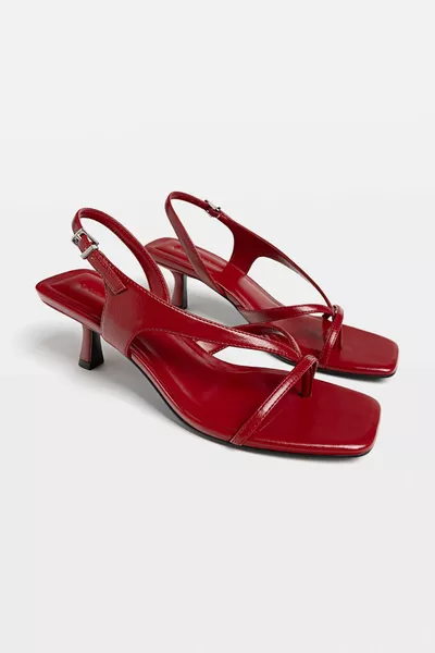 Sandals with straps and heels