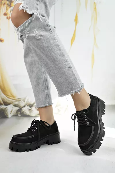 Zwarte suède loafer met veters voor dames