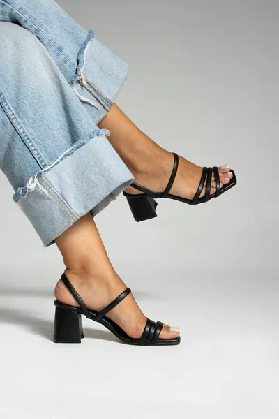 Chunky hakken met bandje aan de voorkant