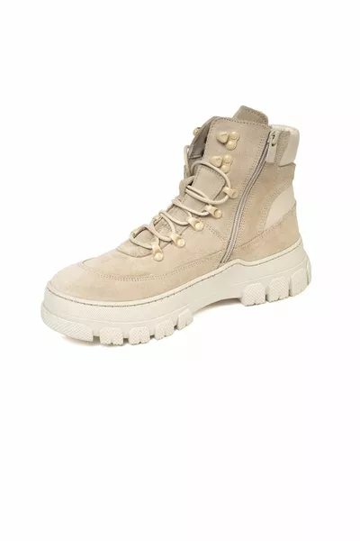 أحذية نسائية من الجلد الطبيعي باللون البيج 