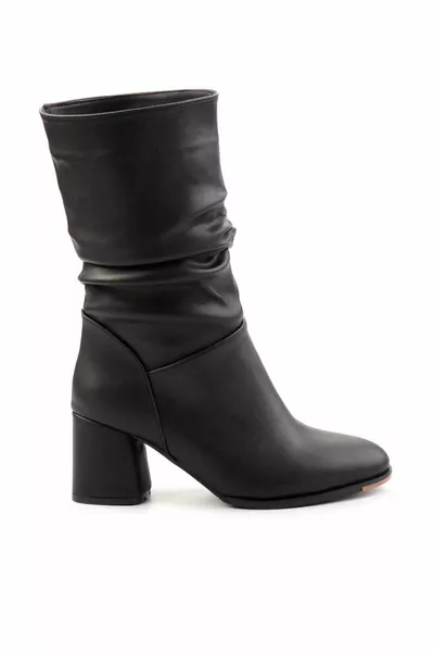 Черные женские сапоги и ботинки 