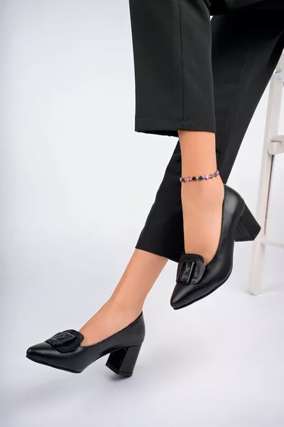 جلد طبيعي أسود نسائي كعب أحذية جلدية 