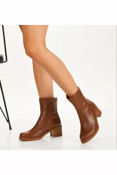 Jondy Stivali con tacco in pelle marrone chiaro