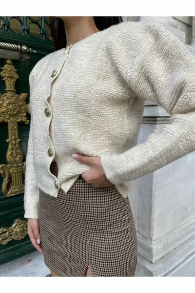 Col rond Bouton doré Beige Cardigan en peluche doux